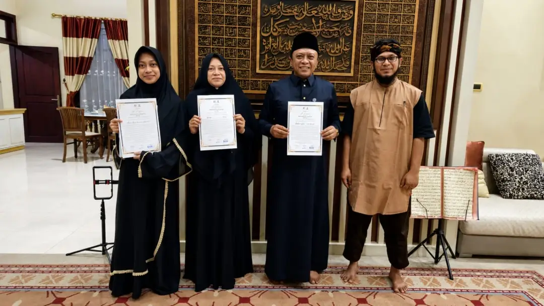 Keluarga Dr. Berlian menerima sanad bacaan Al-Fatihah FatihahQu